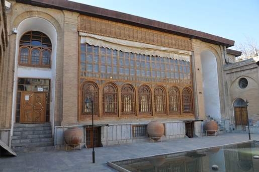 نمای اروسی موزه سنندج از حیاط