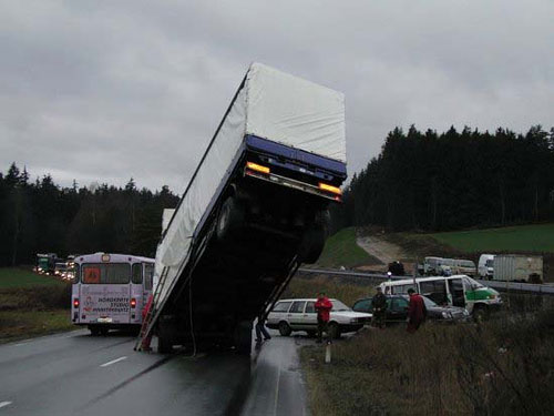 حوادث باورنکردنی از خودرو های سنگین