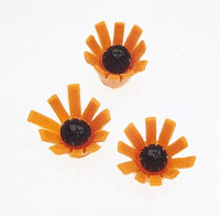 Garnish with Carrot Daisies.