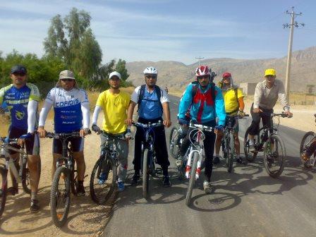 دوچرخه سواری و کوه نوردی"گروه دوچرخه سواری همسفر داراب"در لایزنگان 