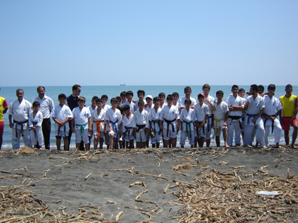 گزارش تصویری از تمرینات کیوکوشین کاراته در ساحل آستارا