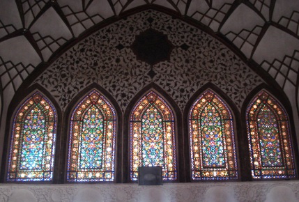 بررسی نور ، رنگ ، آب از دیدگاه عرفان در معماری اسلامی