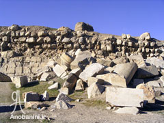 آثار باقیمانده از معبد آناهیتا؛ کنگاور؛ عکس از آنوبانینی