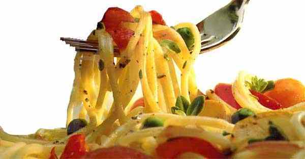 پاستا با سس قرمز , طرز تهیه پاستا با سس گوجه فرنگی , سس ماکارونی با فیله مرغ و گوجه خشک 