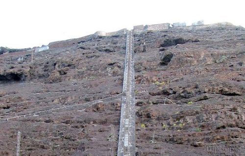 بلندترین راه پله جهان,راه پله,گردشگری ,جزیره سنت هلنا,بندر جیمز تاون,توریست,عکس,عکس بلندترین راه پله