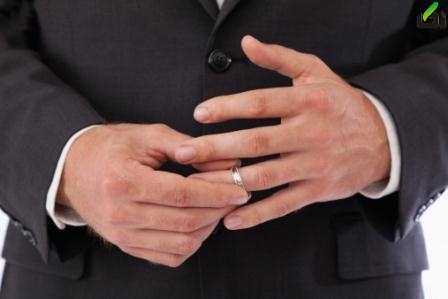 حلقه ازدواج برای دستهای کشیده 