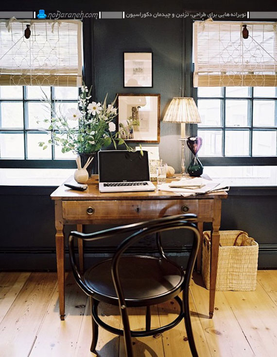 تزیین دکوراسیون داخلی سیاه رنگ با میز چوبی کلاسیک و قدیمی