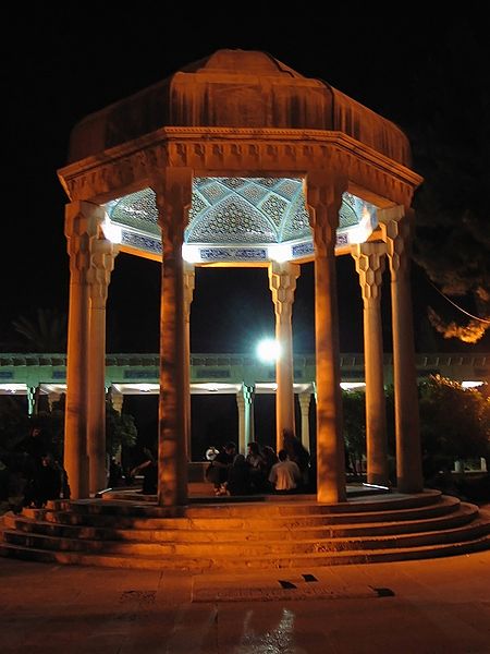 پرونده:Aramgah-e-hafez nuit shiraz.jpg