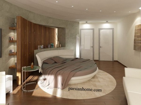 A_wooden_wall_behind_the_circle_bed_brin