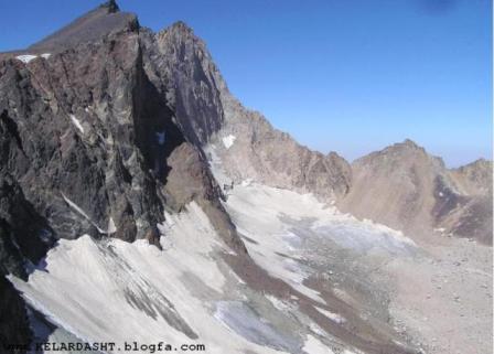 علم کوه با 4850 متر ارتفاع (دومین قله بلند ایران) در کلاردشت