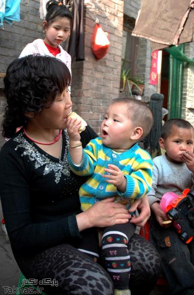 زنی که یک کودکش را داد و ۸۰ کودک گرفت !!! + عکس - www.taknaz.ir