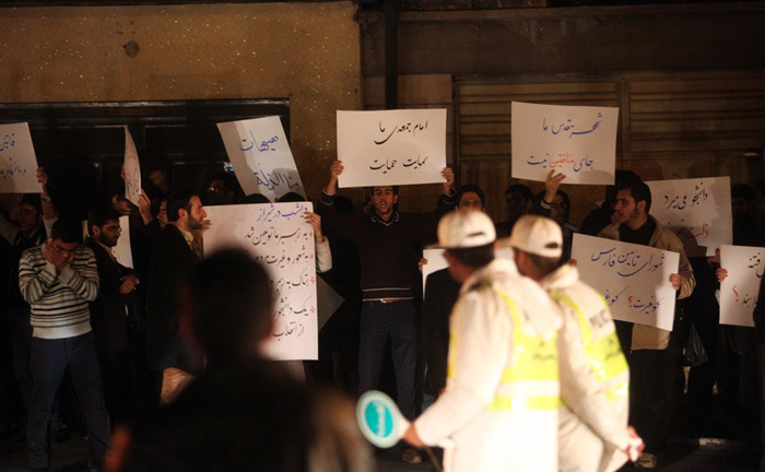 (تصاویر) تجمع در اعتراض به سخنان هادی‌غفاری