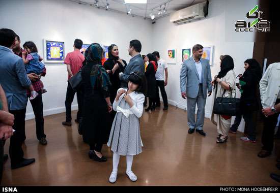 کلارا کیامهر؛ نابغه 8 ساله نقاشی +عکس نمایشگاه نقاشی,کلارا کیامهر,کودکان سرطانی,گالری عکس های جالب و زیبا