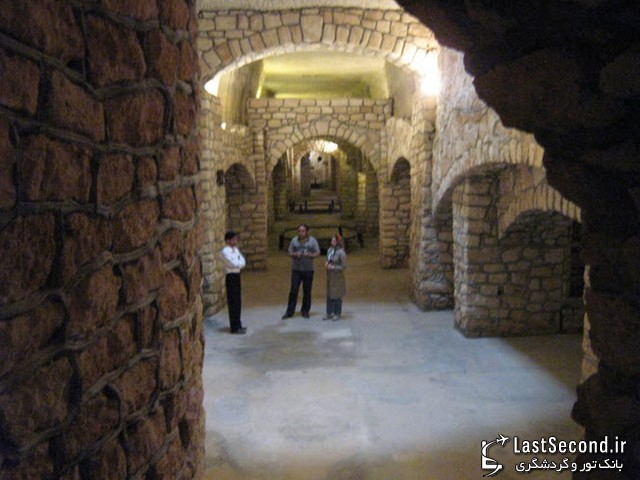 نماهایی از راهروهای شهر زیرزمینی کاریز کیش
