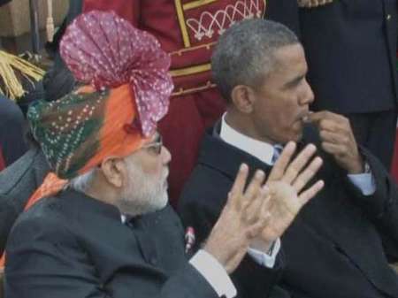  آدامس جویدن اوباما در رژه ارتش هند +عکس 