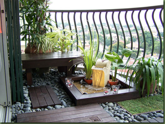 Simple Green Balcony Design Inspiration