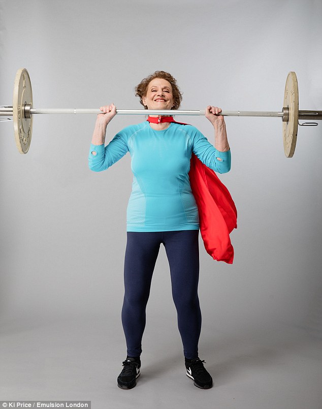 اخبارگوناگون ,خبرهای   گوناگون ,زن 74 ساله همچنان وزنه برداری می کند