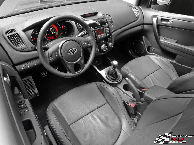Kia-Cerato-Koup-interior-1x800x600.jpg