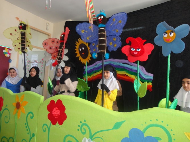 اجرای نمایش گل دوستی به مناسبت ایام الله دهه فجر در روستای قلعه نو