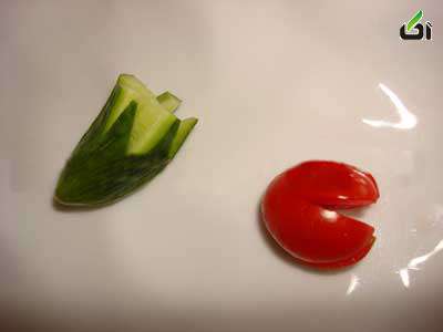 تزئین خیار و گوجه فرنگی مدل گل لاله