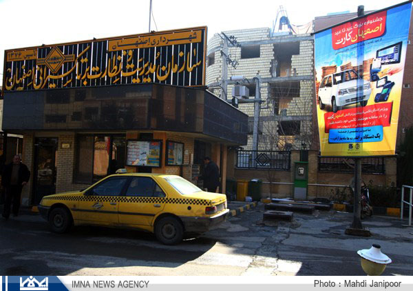 روند نصب سامانه هوشمند بر روی تاکسی های اصفهان