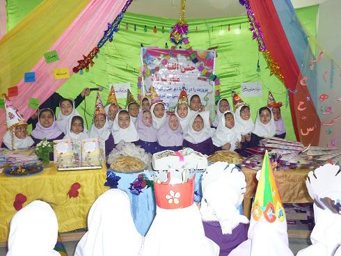 جشن الفبا با حضوردانش آموزان مدرسه دخترانه هاشمی ومدرسه معلم در دو روز متوالی در مرکز 3 برگزار شد