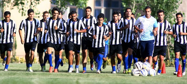 تمرینات فوتبال هرمی بوشهر - عالیشهر حرفه ای شدن آسان است تمرین  گرفتن تمرینات