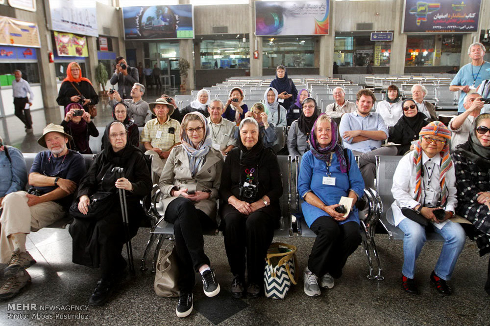 ورود قطار گردشگران خارجی به اصفهان