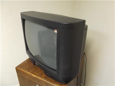 تلویزیون پاناسونیک 21 اینچ مشکی رنگ با کنترل 