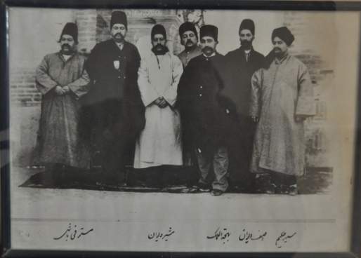 عکسی قدیمی از آصف دیوان – نفر دوم از سمت راست