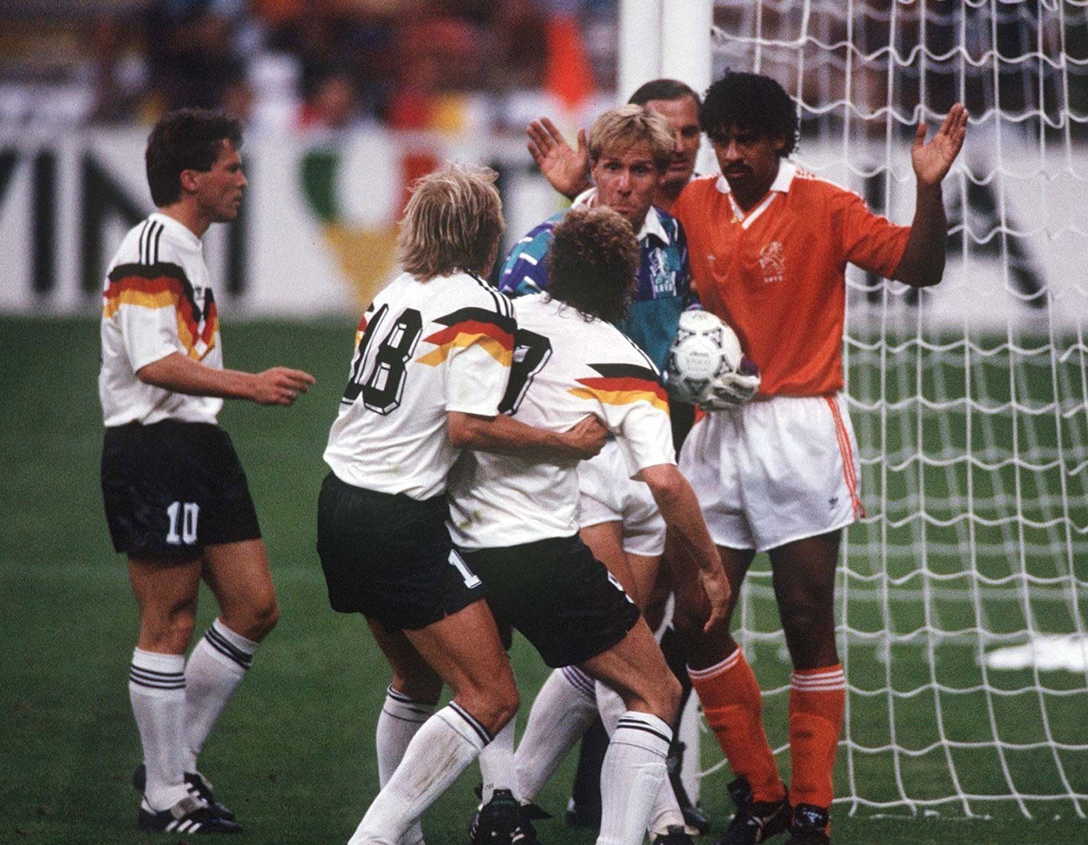 اخبارورزشی,خبرهای  ورزشی ,حرکتی شنیع در فوتبال یادآور جام جهانی 90