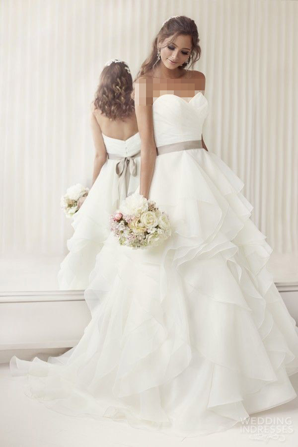 زیباترین لباس عروسهای دنیا , تصاویر زیبا ترین مدلهای ارایش .شنیون ولباس مجلسی 