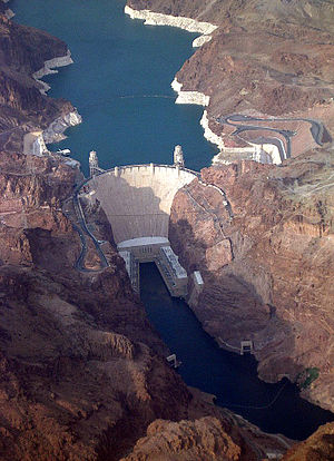 300px-Hoover_Dam_Nevada_Luftaufnahme.jpg