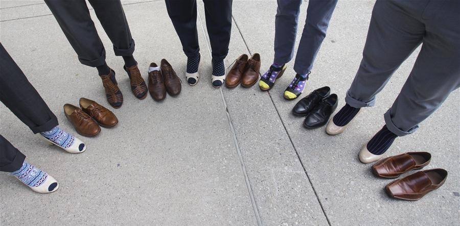 اخبارگوناگون,خبرهای گوناگون , پیاده‌روی مردان با کفش پاشنه بلند