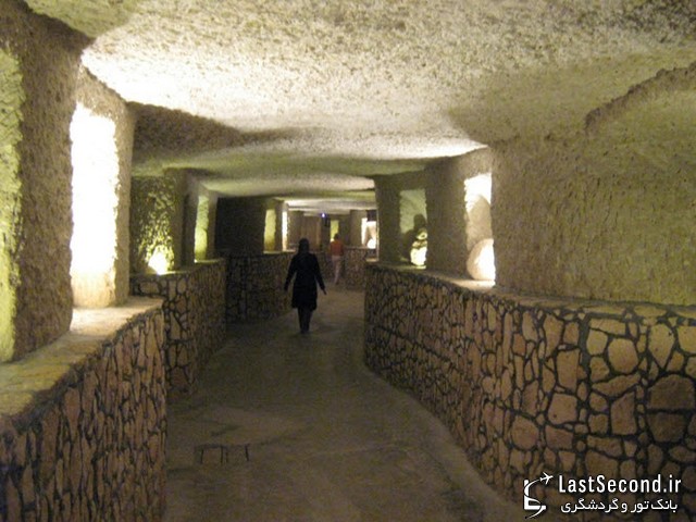 نماهایی از راهروهای شهر زیرزمینی کاریز کیش