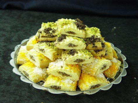 شیرینی فرانسه برشی تهیه شده با خمیر مشهدی
